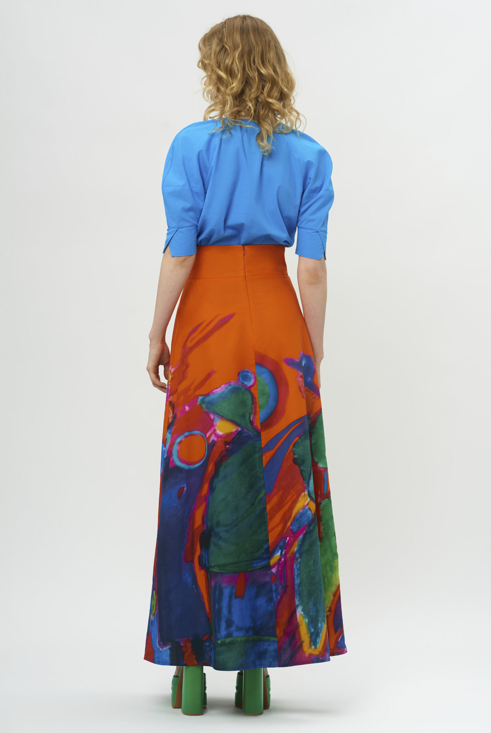 ekstrawagancka spódnica, kolorowa, malowana, print, artystka, Małgorzata Czerniawska, wygodna, oryginalna, na lato, na zimę, podszewka, pomarańczowa, ze wzorami