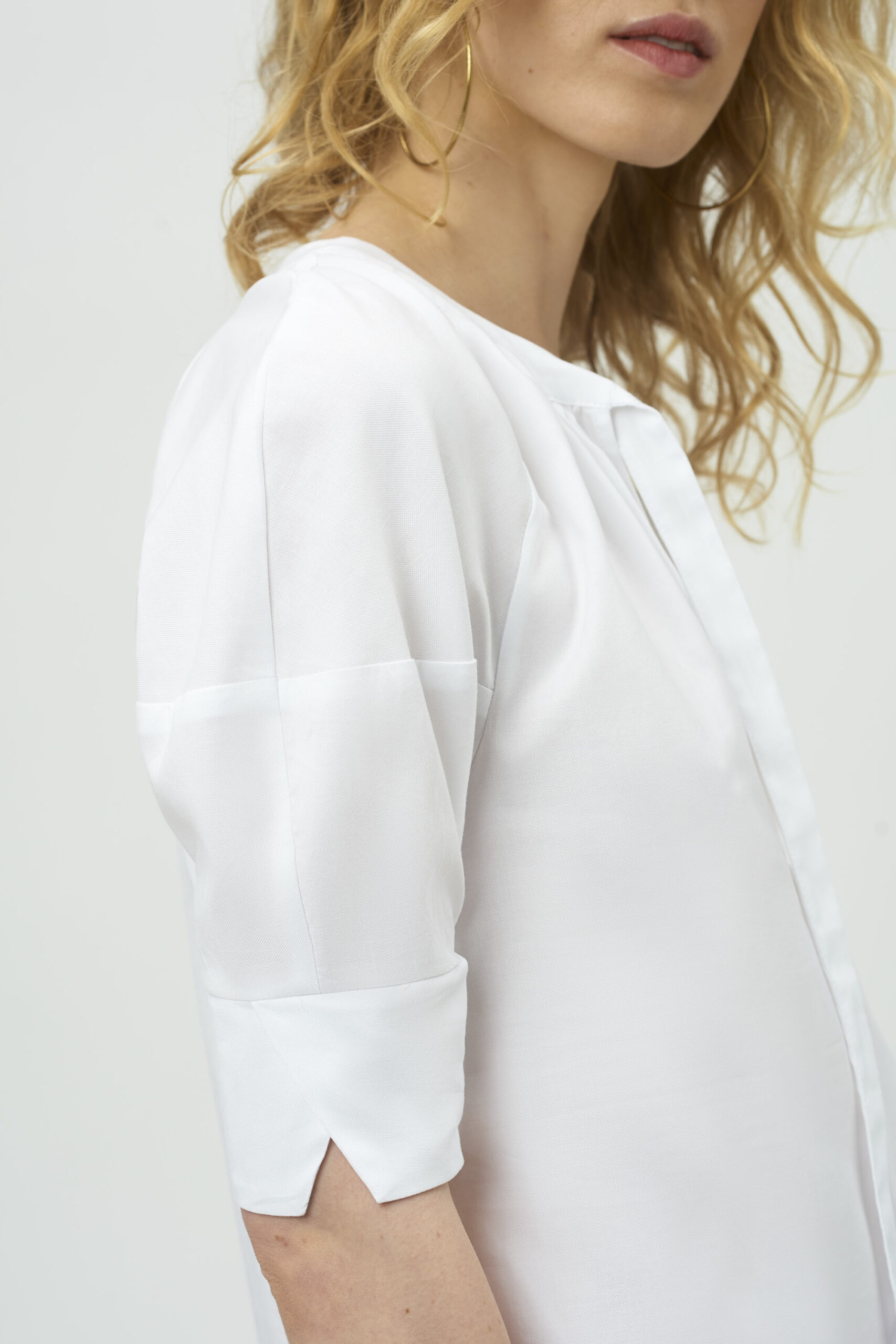 biała bluzka, raglanowy rękaw, oryginalna bluzka, ekstrawagancka, z dobrego materiału, bawełniana bluzka, materiał koszulowy